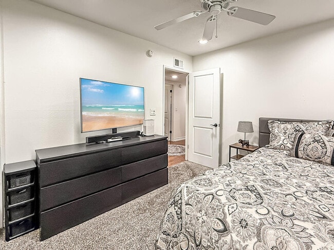 Foto del edificio - Single-Story Pool Home with RV Parking on Quiet Cul-De-Sac in Prime Simi Valley