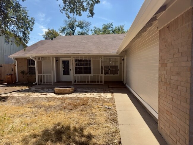 Foto del edificio - 12005 Arrowwood Dr