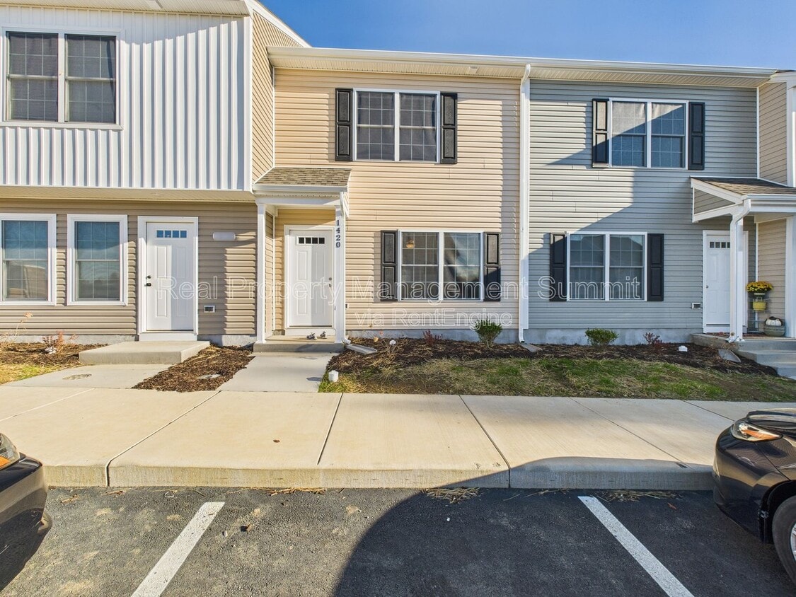 Primary Photo - 1420 Circle Dr