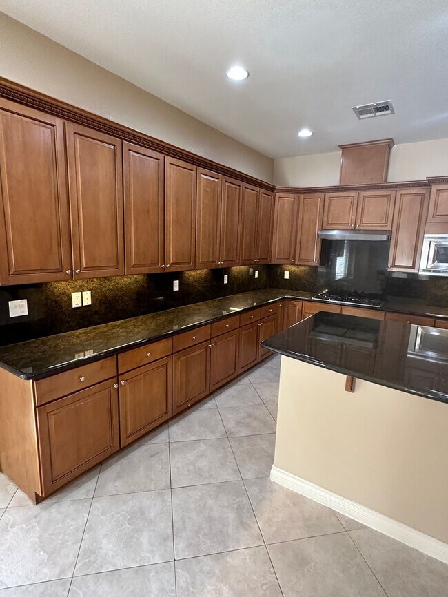 Foto del edificio - GORGEOUS GATED 2-STORY CUSTOM HOME FOR REN...