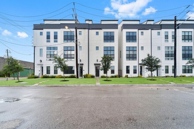 Building Photo - 1118 Ennis St