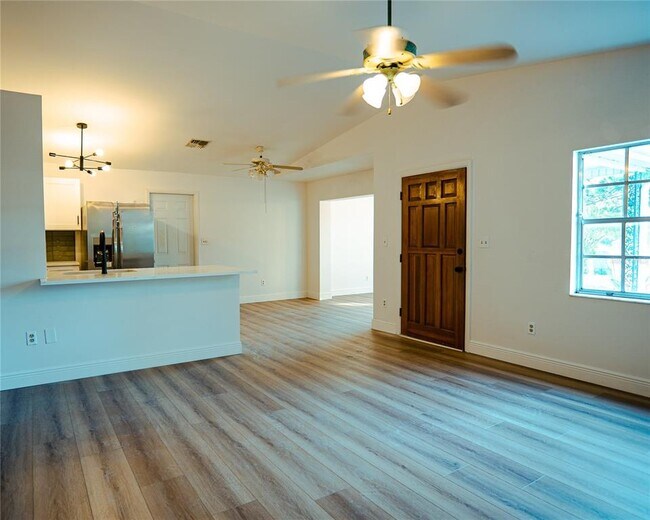 Foto del edificio - 1262 Jeffords St