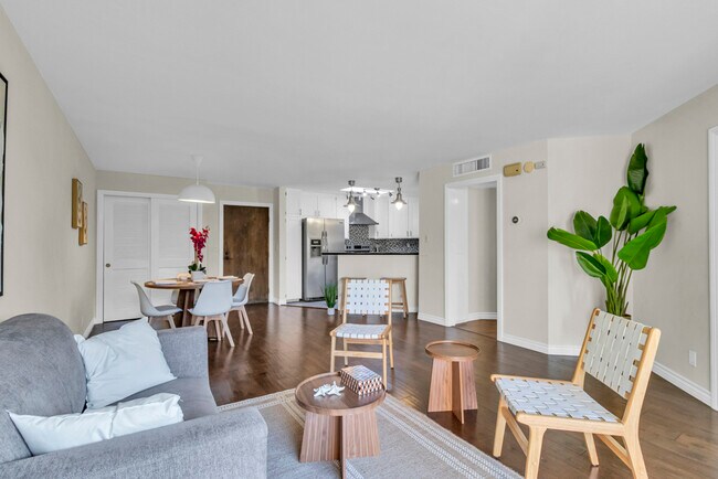 Foto del edificio - 4499 Via Marisol Via