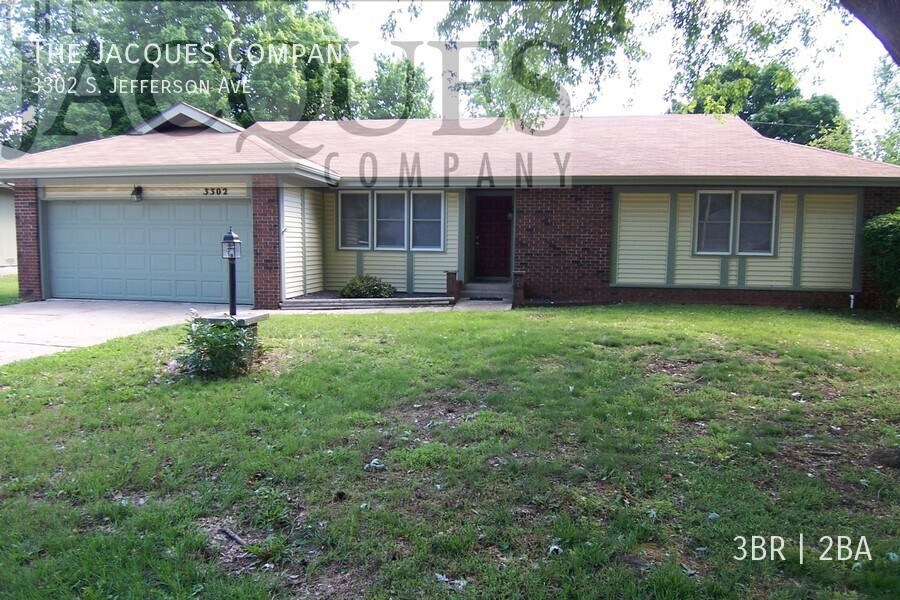 Primary Photo - Spacious 3 Bedroom 2 Bath 2 Living Areas, ...