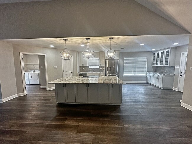 Building Photo - Traditional Neighborhood Living with Luxury