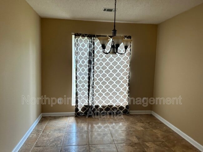 Building Photo - 2302 Sandspring Dr SW