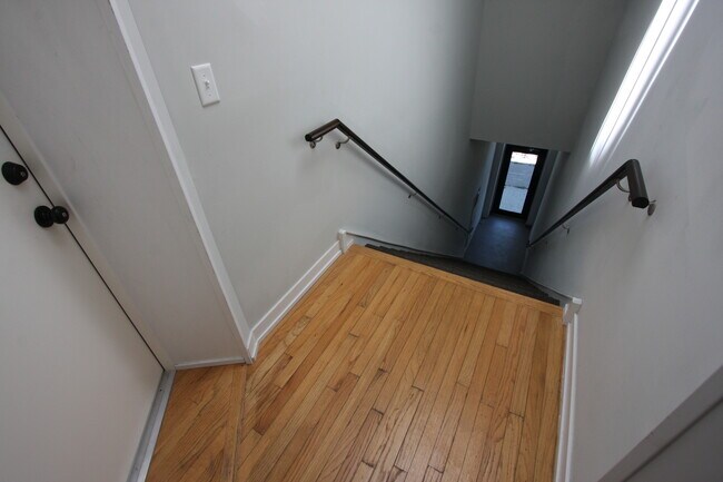 Foto del edificio - 913 S Western Ave