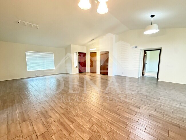 Foto del edificio - 916 W Strahan Dr