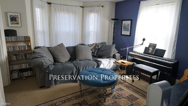 Building Photo - 2 br, 1.5 bath Duplex - 68 Austin St # 2