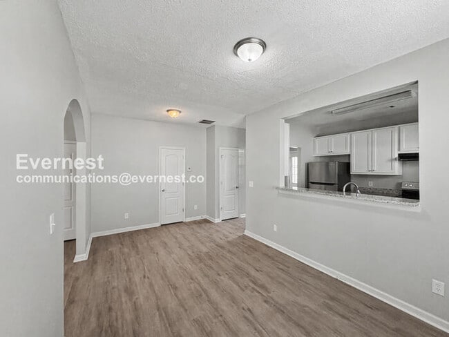 Foto del edificio - 3 Bed, 2 Bath Home with Off-Street Parking / Pet-Friendly / Available Now!