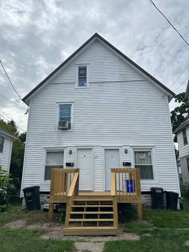 Building Photo - 210 Baldwin St