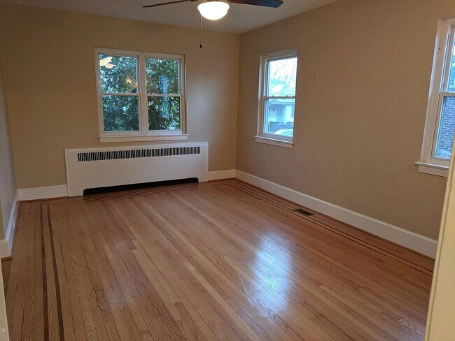 Foto del edificio - 6114 Moyer Ave