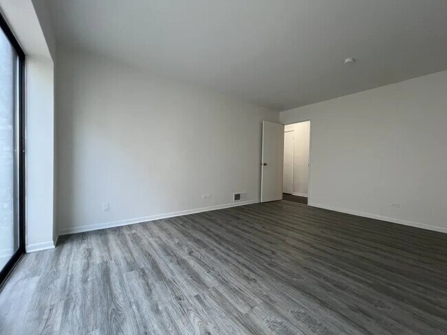 Foto del edificio - 2300 N Harlem Ave