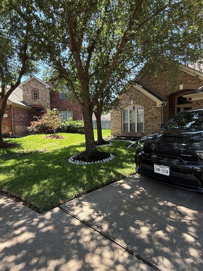 Foto del edificio - 7418 Lakesage Ln