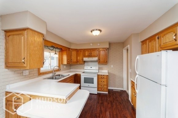 Foto del edificio - AVAILABLE NOW! - 216 Westview Ave, Hubbard...