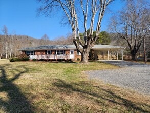 Building Photo - 415 Avena Rd