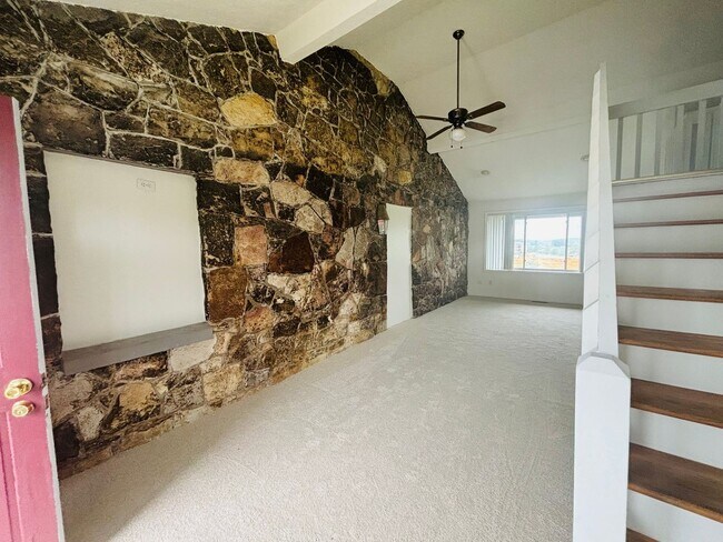 Building Photo - 1 Bedroom 1 Bath Duplex