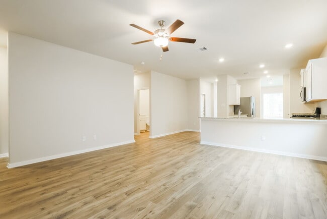 Building Photo - 16459 Hill Dr