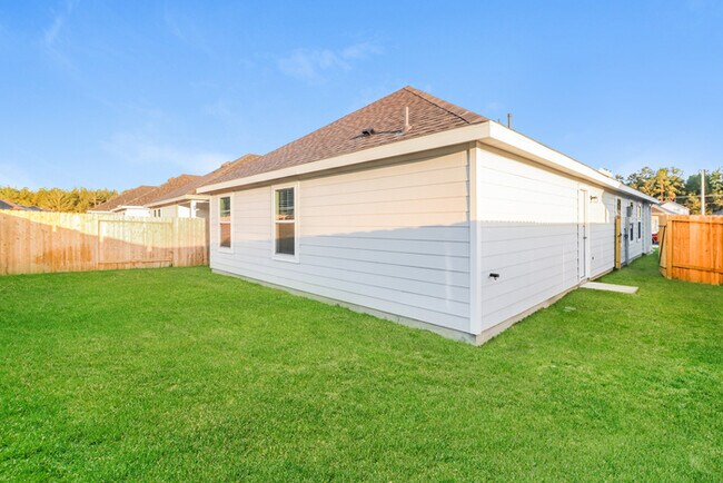 Foto del edificio - 22344 Merlin St