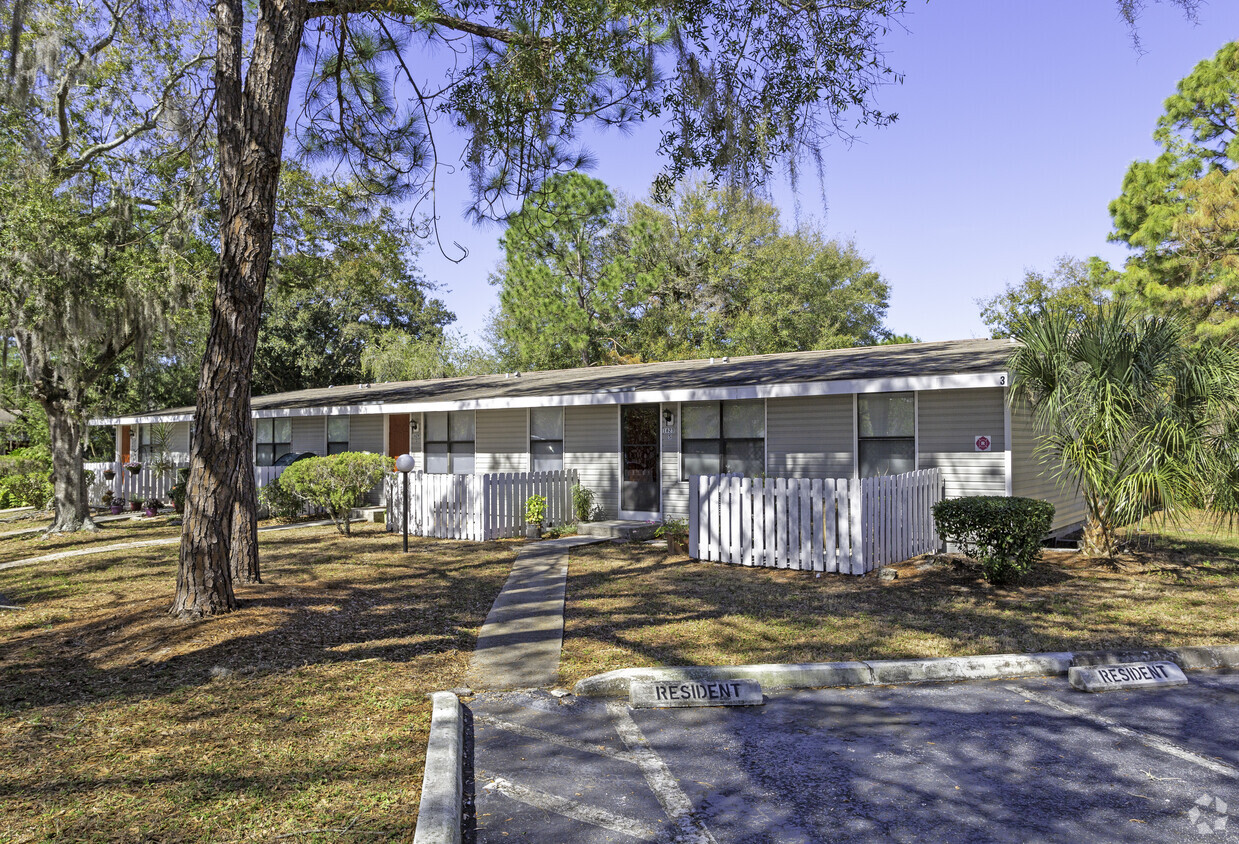 Primary Photo - Lakewood Apartments