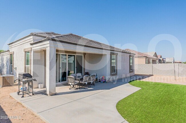 Foto del edificio - 38002 W Nina St