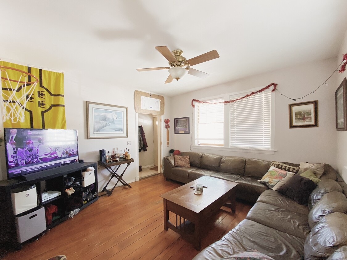 Primary Photo - 632 Quincy St NE