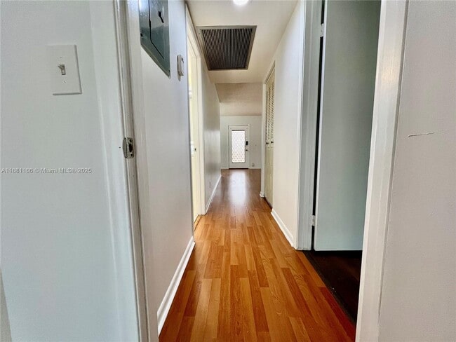 Foto del edificio - 801 SW 133rd Terrace
