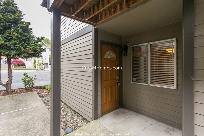 Building Photo - 5920 S Hood Ave