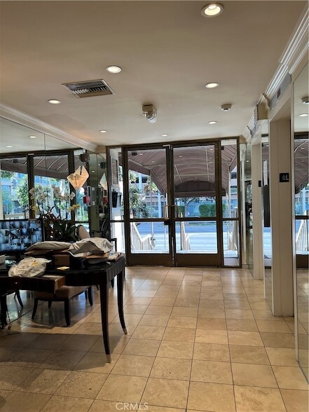 Building Photo - 10747 Wilshire Blvd