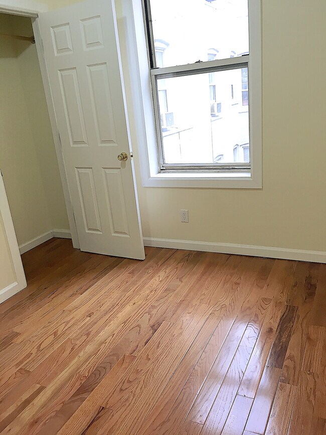Bedroom - 716 W 180th St