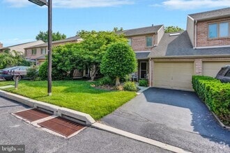 Building Photo - 71 Amity Dr