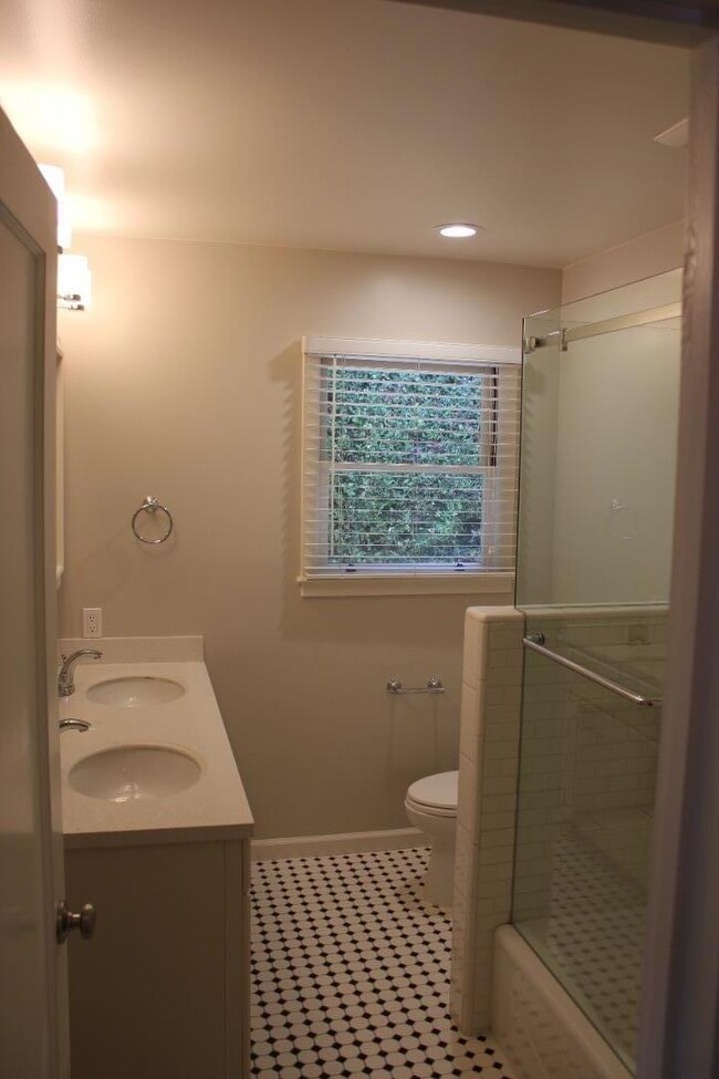 Building Photo - 1164 Marcussen Dr