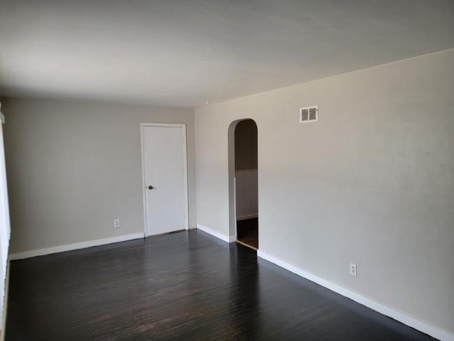Building Photo - 212 S Barat Ave
