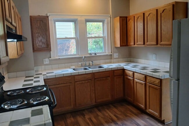 Building Photo - 1085 Delia Ave