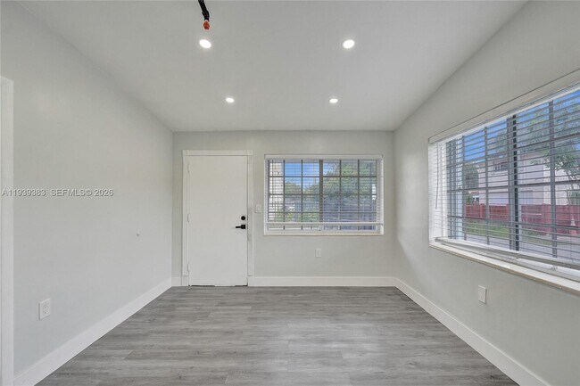 Foto del edificio - 1085 NE 126th St