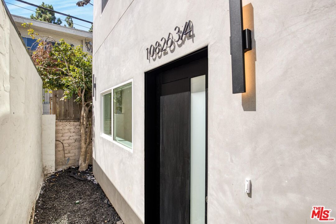 Foto principal - 10826 Hesby St