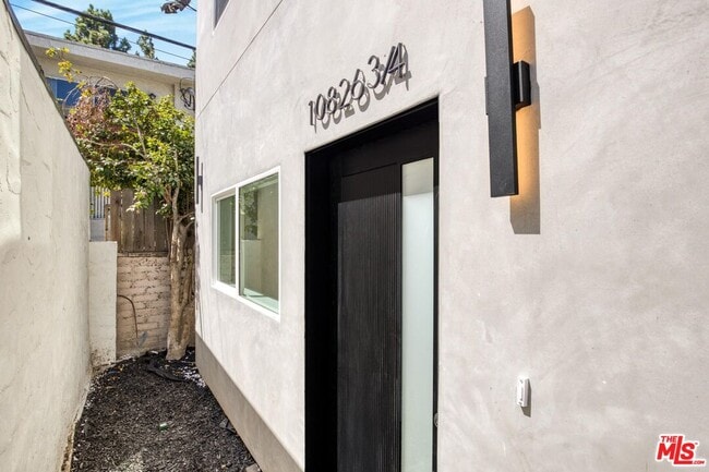Foto del edificio - 10826 3/4-10824 Hesby St