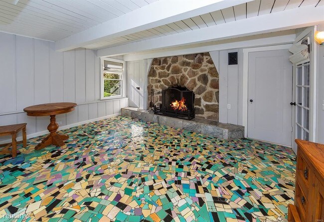 Building Photo - 4 br, 2 bath House - 28804 Lakeshore Dr