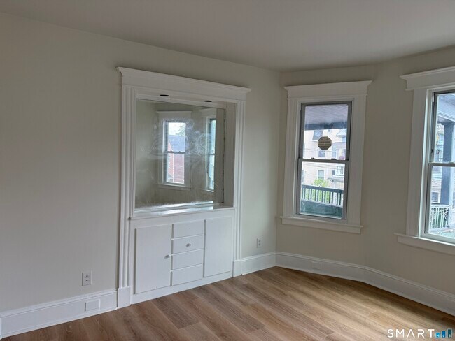 Building Photo - 173 Chestnut Ave