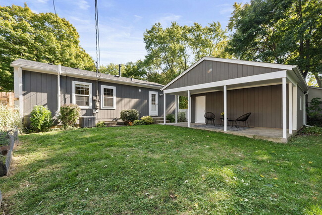 Building Photo - 847 Valley Ln