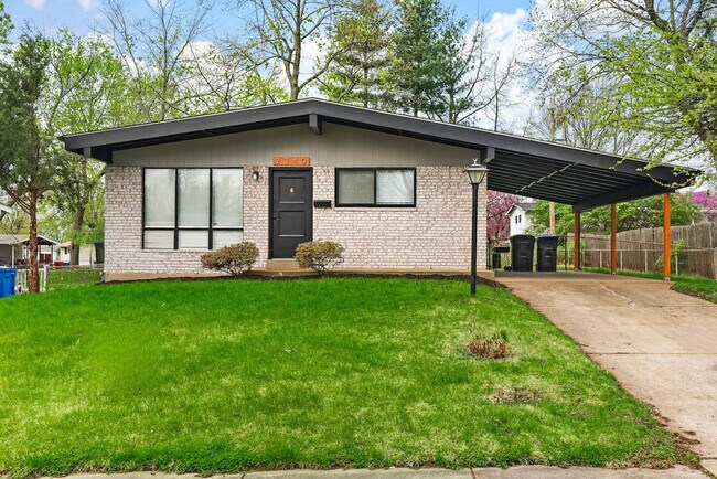 Building Photo - 2310 Dove Dr