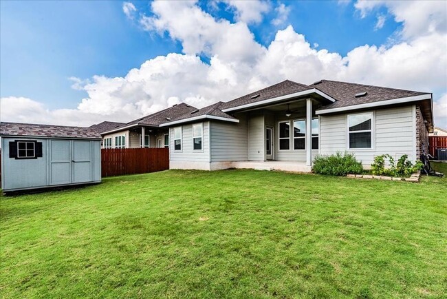 Building Photo - 240 Glen Arbor Dr