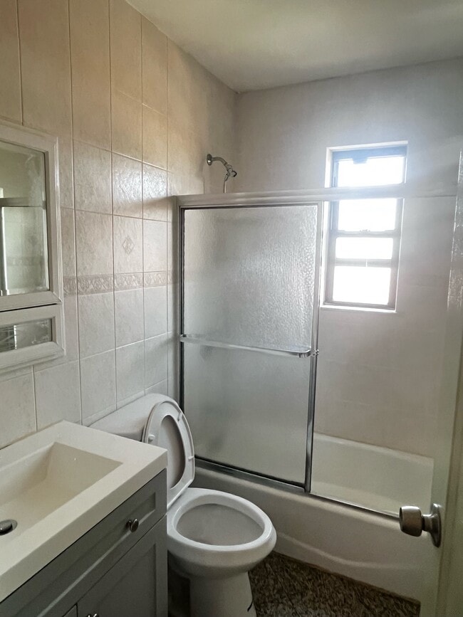 Foto del edificio - 5611 141st St