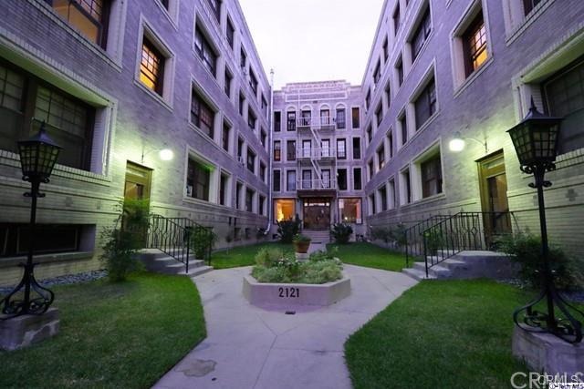 Foto del edificio - 2121 James M Wood Blvd