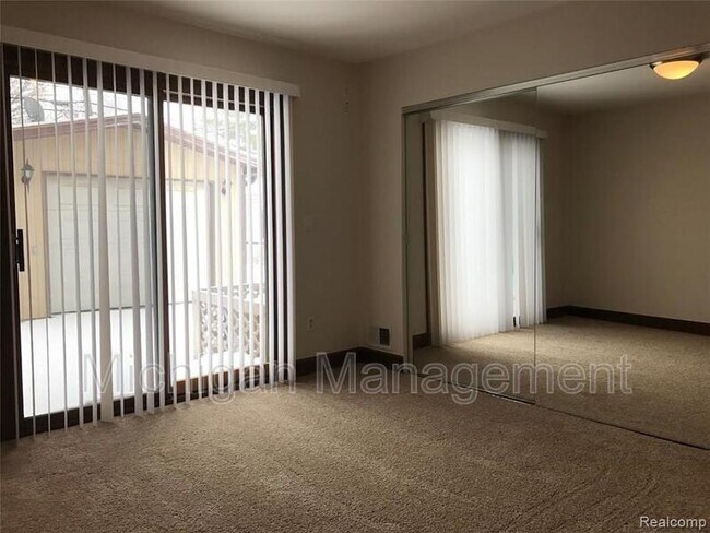 Foto del edificio - 27066 Brettonwoods St