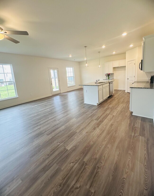 Foto del edificio - 2380 Geranium Ln