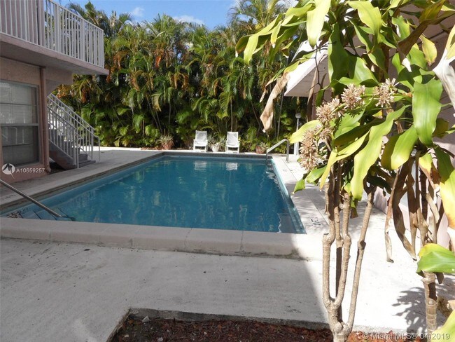 Building Photo - 449 Swallow Dr