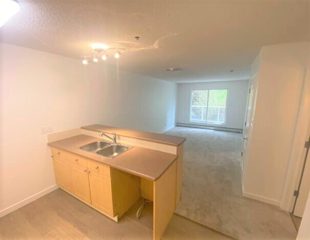 Photo du bâtiment - 12838-12865 65 St NW