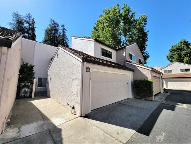 Building Photo - 2553 Lancaster Ct