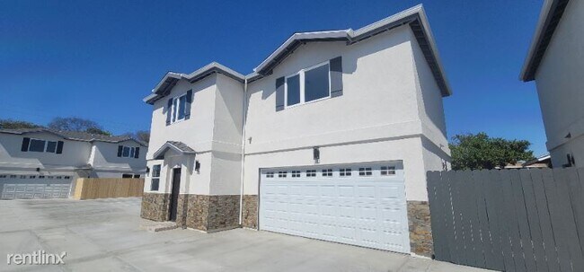 Building Photo - 6913 Vinevale Ave